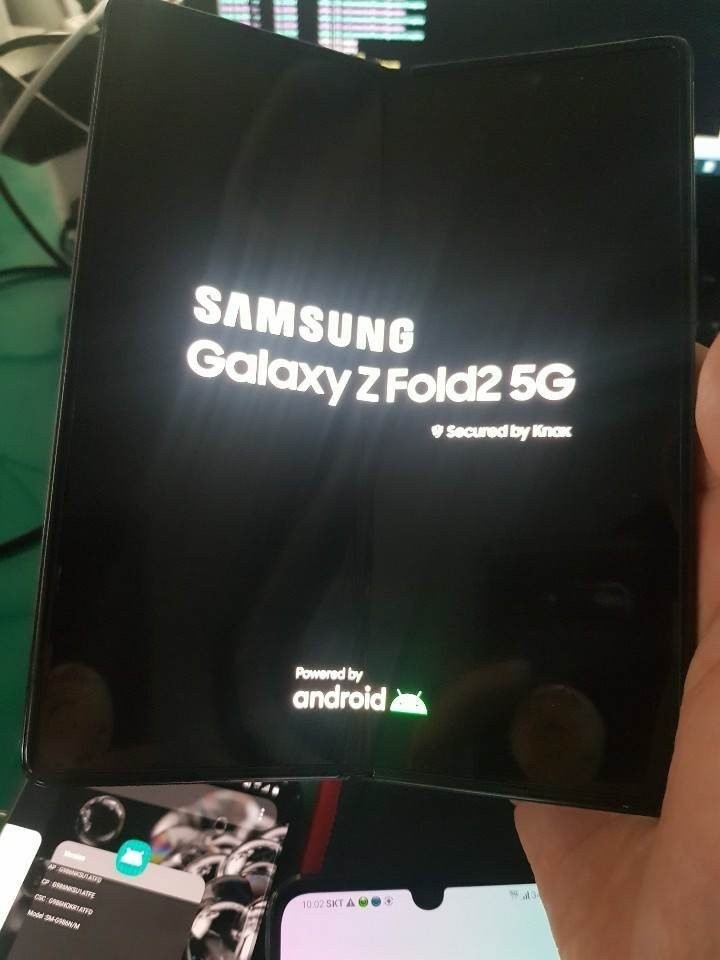 galaxy-z-fold2-5g-real-image.jpg