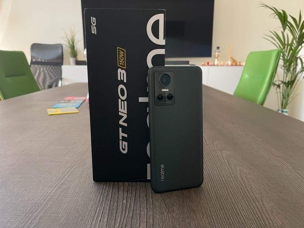 realme-gt-neo-3-techgear-review-2.jpg