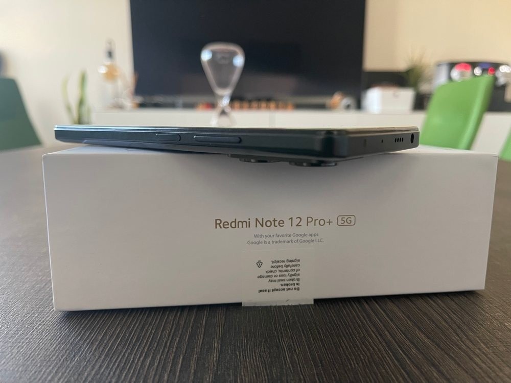 redmi-note-12-pro-techgear-review-1.jpg