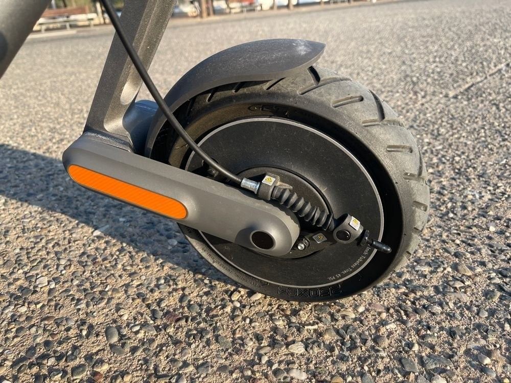 9xiaomi-electric-scooter-4-ultra-techgear-review-10.jpg