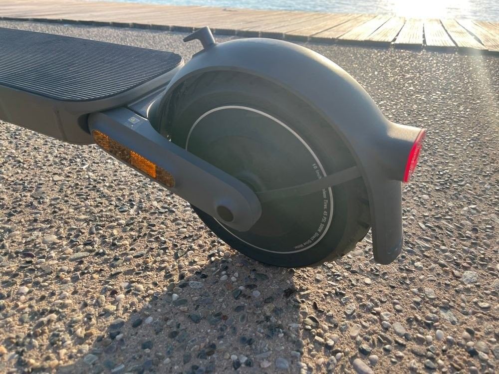 xiaomi-electric-scooter-4-ultra-techgear-review-1.jpg