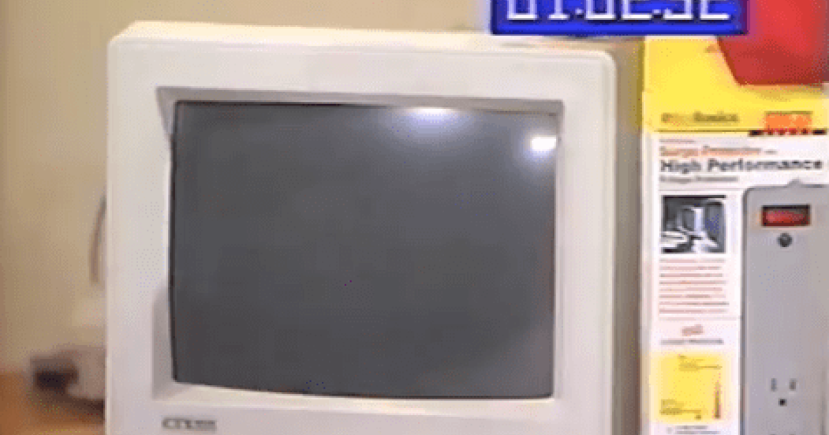 Τηλεπαρουσιάστρια εξηγεί τι είναι υπολογιστής τη δεκαετία του '90 [Video]