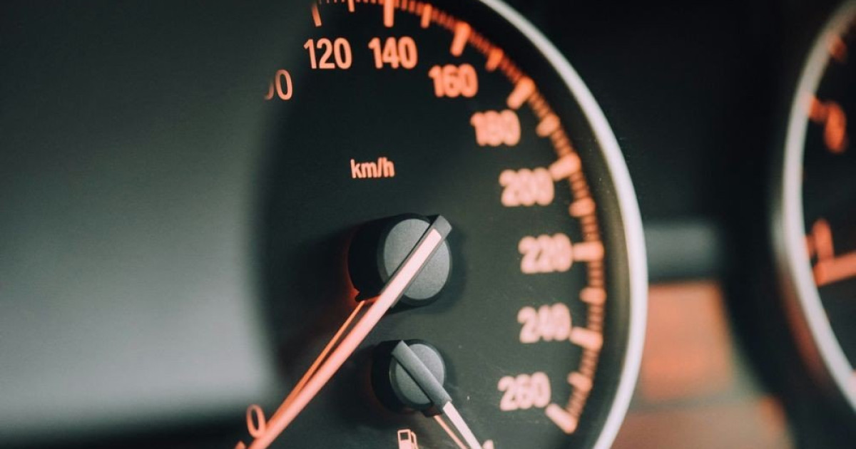 EU 内のすべての新車にはスピード リミッター技術が義務付けられています。