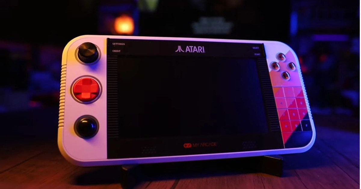 同社の新型レトロ携帯ゲーム機 [Video]