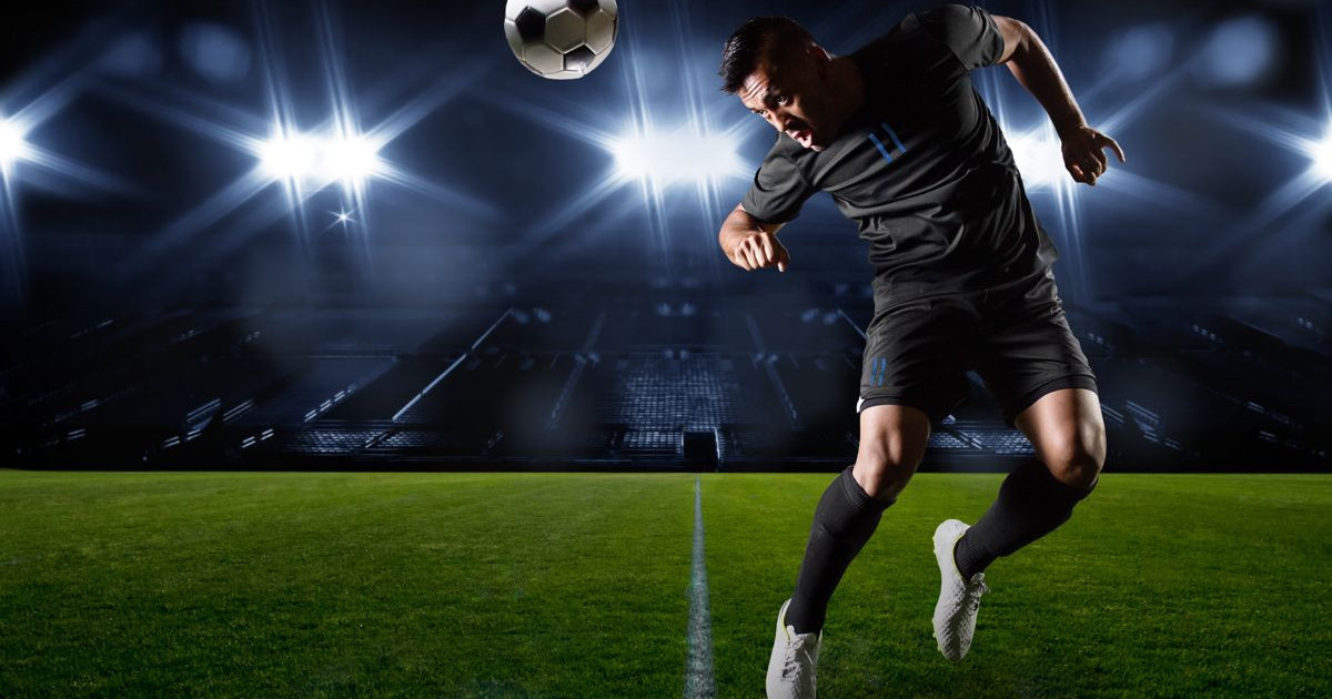 サッカーのヘディングは脳損傷を引き起こす可能性がある