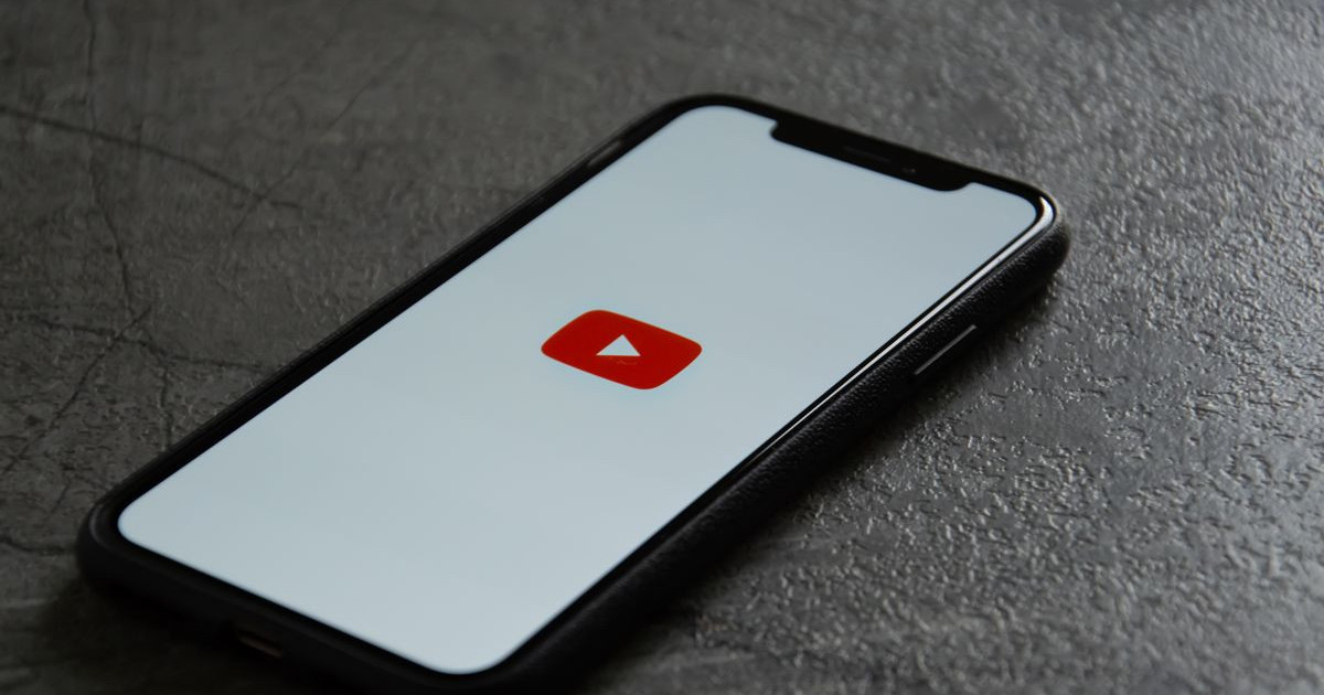 予告なしにAIでいくつかのYouTubeショーツの品質を向上させる