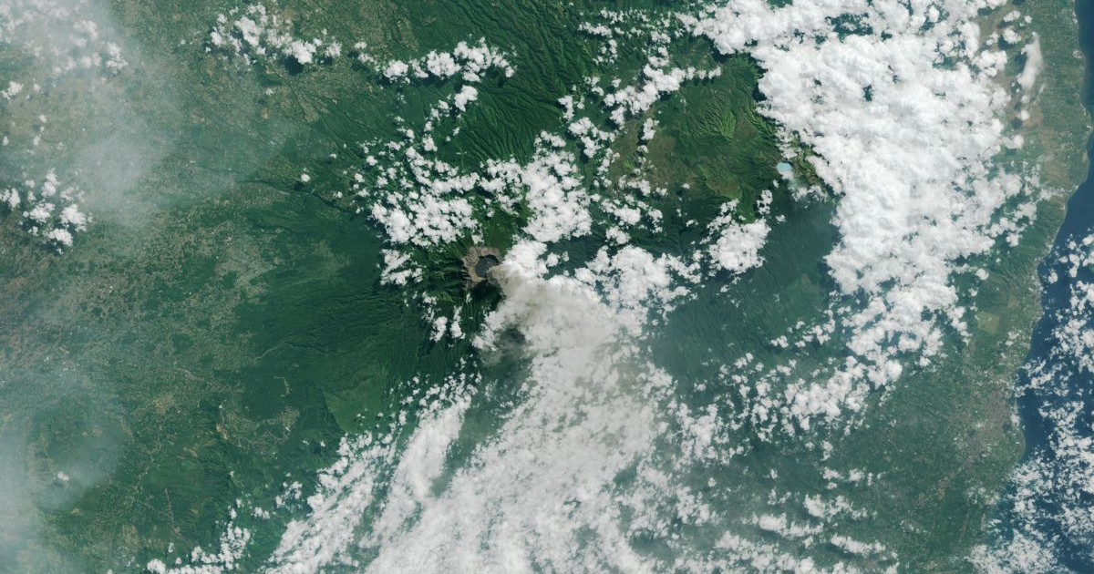衛星は、最初に人間の介入なしに自律的な決定を下しました