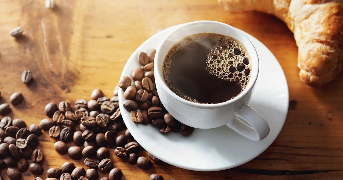 コーヒーは、寿命の古代の生物学的メカニズムを活性化します