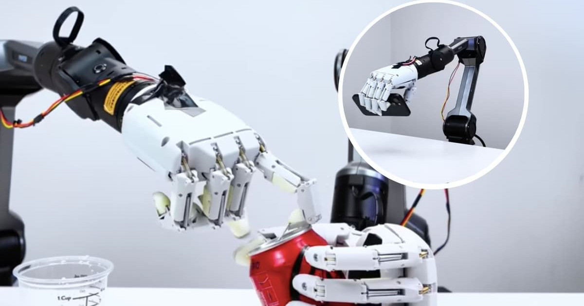 人間のように缶を開けてiPhoneを握るロボットハンド