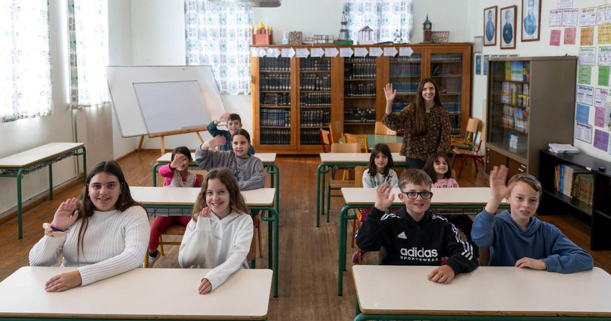 ギリシャのアクセスが難しい学校約 600 校に無料のインターネットを提供しています