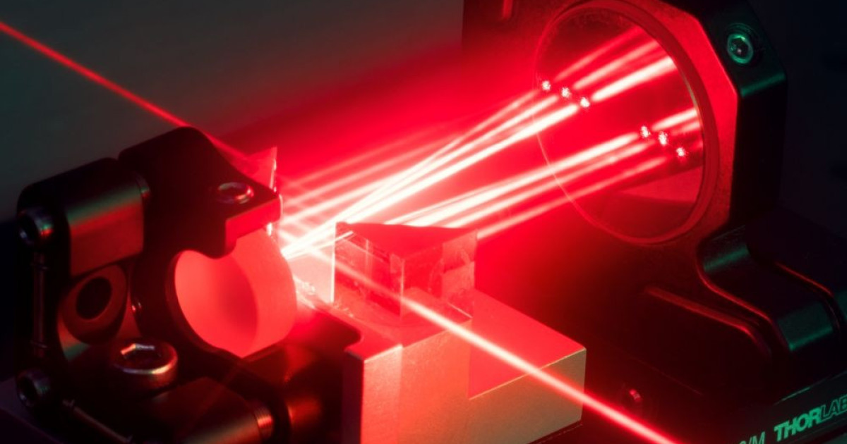 Laser Rada Ένα laser στο μέγεθος της παλάμης ξεπερνά τους «γίγαντες» των εργαστηρίων