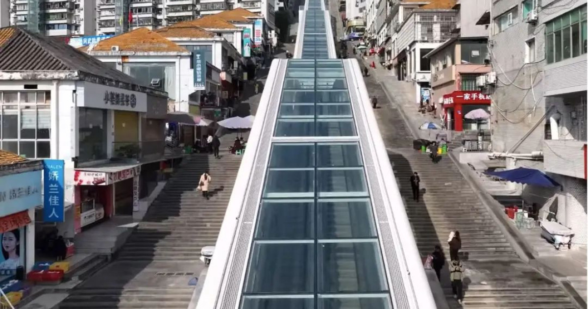 世界最長の都市型エスカレーター（905メートル）が開業しました！ [Video]