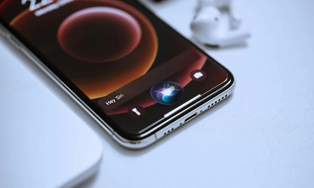 iOS 27: Η νέα Siri θα ενσωματώνει και θα αξιοποιεί πολλαπλά μοντέλα AI τρίτων!