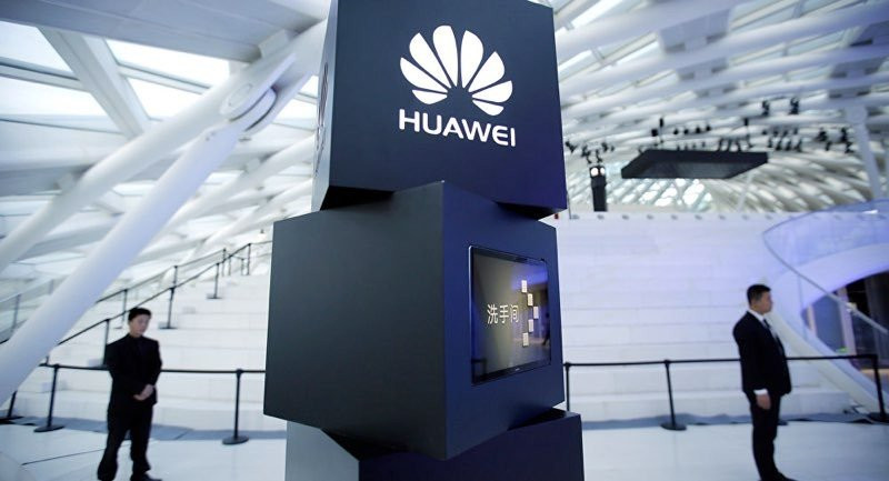 Huawei: Προκαλεί τις ΗΠΑ να δημοσιεύσουν τις αποδείξεις τους και ελέγχει για «δάκτυλο της CIA»