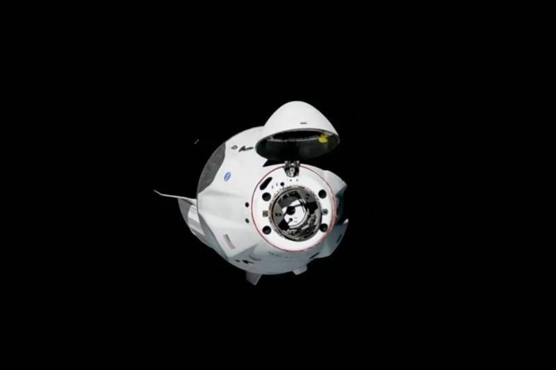 SpaceX: Ολοκληρώθηκε με επιτυχία η πρόσδεση του Crew Dragon στον ISS