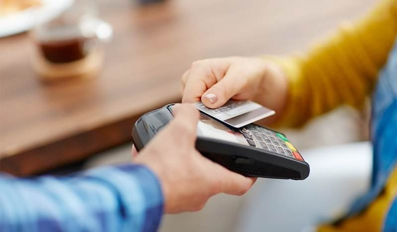 Viva Wallet: Αυξάνει το όριο ανέπαφης συναλλαγής στα €50 στην Ελλάδα