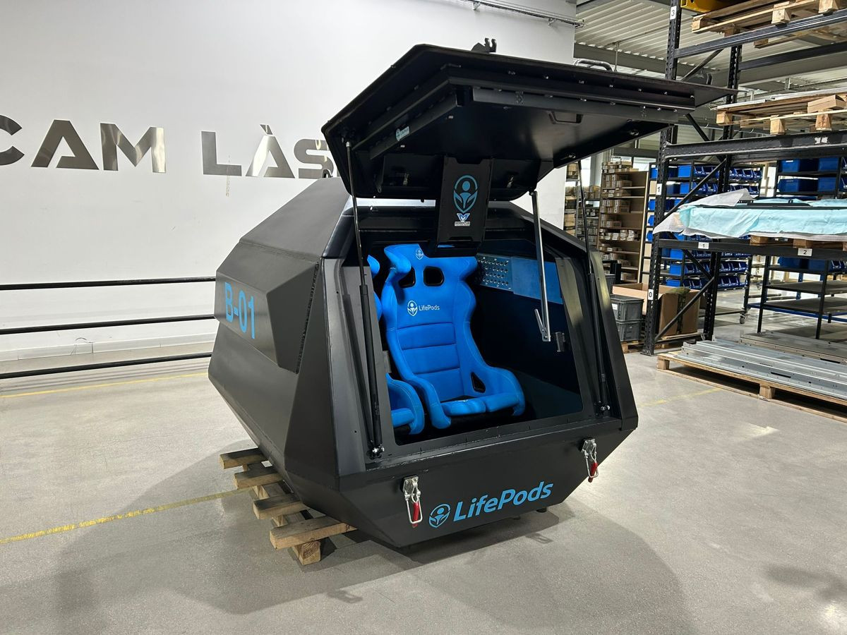 LifePods B-01: Η φορητή κάψουλα επιβίωσης φτάνει στην Ευρώπη – Τιμή και δυνατότητες