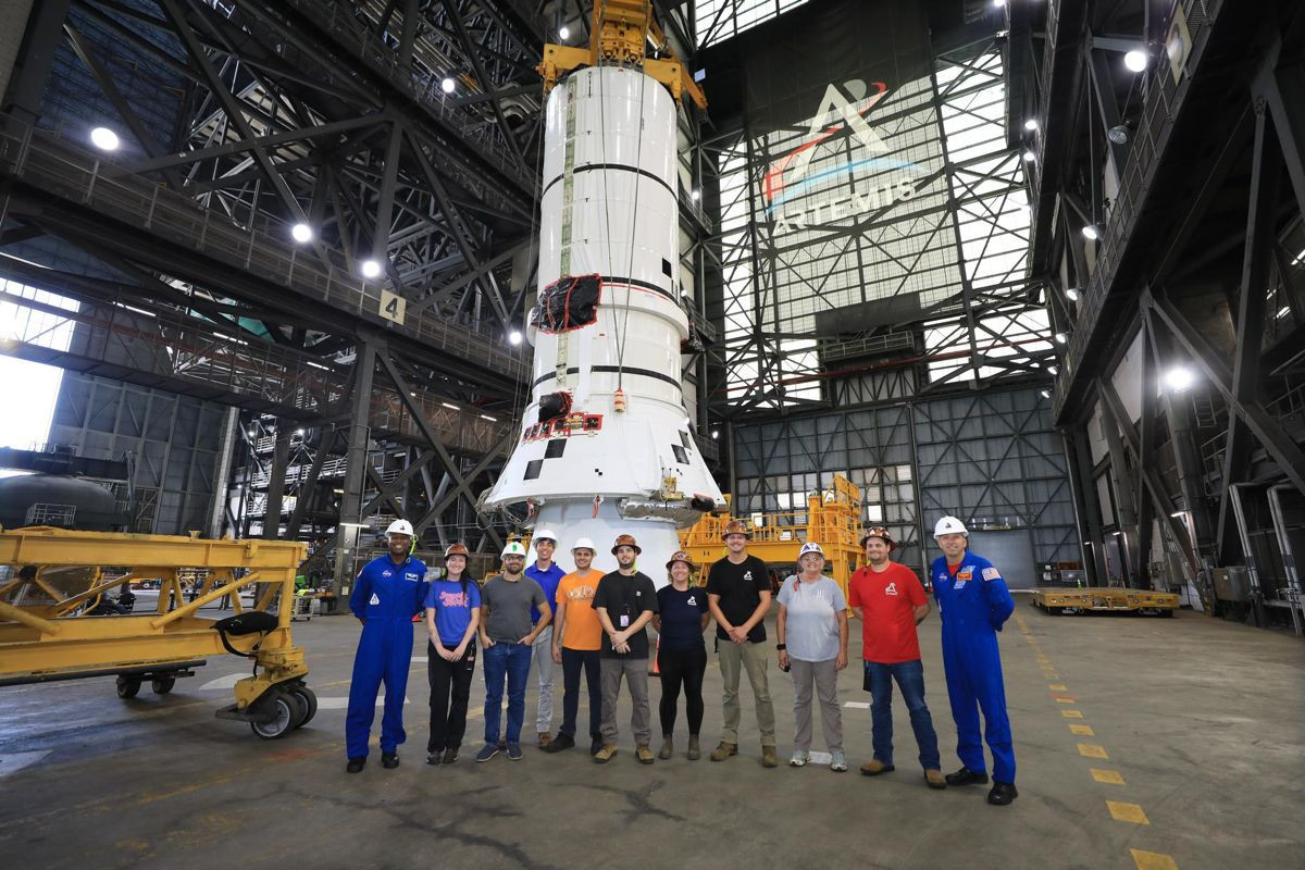 Artemis III: Η NASA συναρμολογεί τον πύραυλο SLS για την ιστορική αποστολή