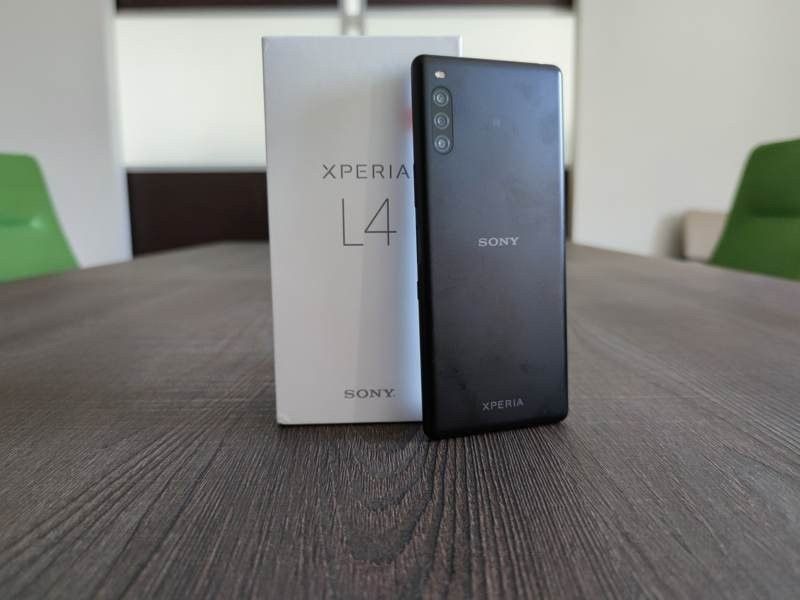Sony Xperia L4 Review