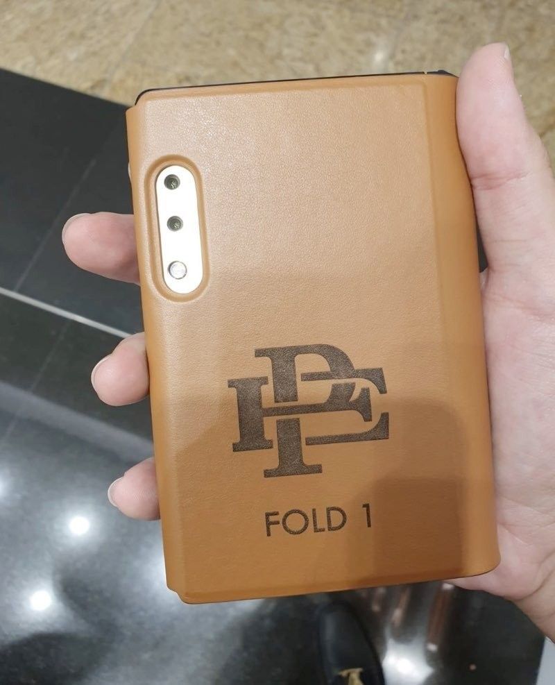 Escobar Fold 1: Ένα αναδιπλούμενο smartphone από τον αδερφό του Pablo Escobar!