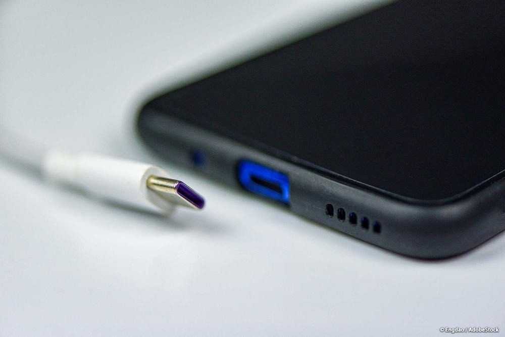 Apple: Ένα ακόμη βήμα πιο κοντά στην υποχρεωτική χρήση υποδοχής USB-C