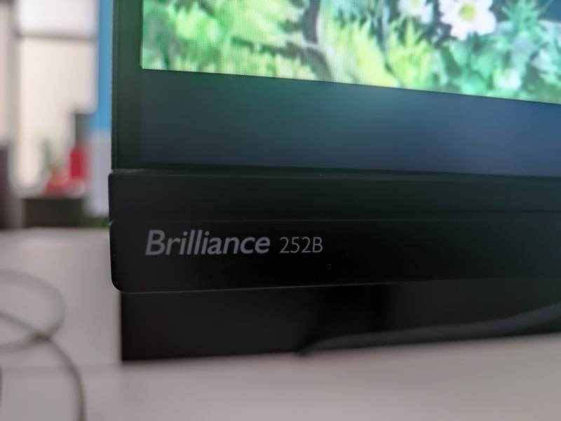 Philips Brilliance 252B9 Review: Μια αξιόλογη λύση για τον μέσο επαγγελματία Philips Brilliance 252B9 Review: Μια αξιόλογη λύση για τον μέσο επαγγελματία