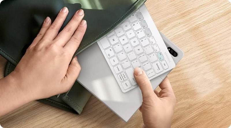 Samsung Smart Keyboard Trio 500: Διαθέσιμο σε Ελλάδα και Κύπρο Samsung Smart Keyboard Trio 500: Διαθέσιμο σε Ελλάδα και Κύπρο