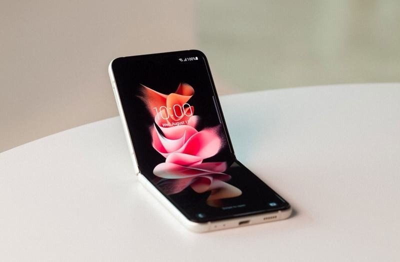 Samsung Galaxy Z Flip3: Επίσημα με σημαντικές βελτιώσεις και πολύ χαμηλότερη τιμή Samsung Galaxy Z Flip3: Επίσημα με σημαντικές βελτιώσεις και πολύ χαμηλότερη τιμή