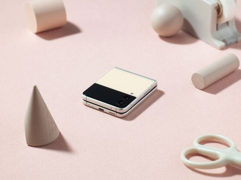 Samsung Galaxy Z Flip3: Επίσημα με σημαντικές βελτιώσεις και πολύ χαμηλότερη τιμή Samsung Galaxy Z Flip3: Επίσημα με σημαντικές βελτιώσεις και πολύ χαμηλότερη τιμή