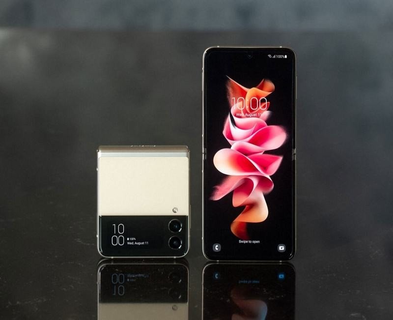 Samsung Galaxy Z Flip3: Επίσημα με σημαντικές βελτιώσεις και πολύ χαμηλότερη τιμή Samsung Galaxy Z Flip3: Επίσημα με σημαντικές βελτιώσεις και πολύ χαμηλότερη τιμή
