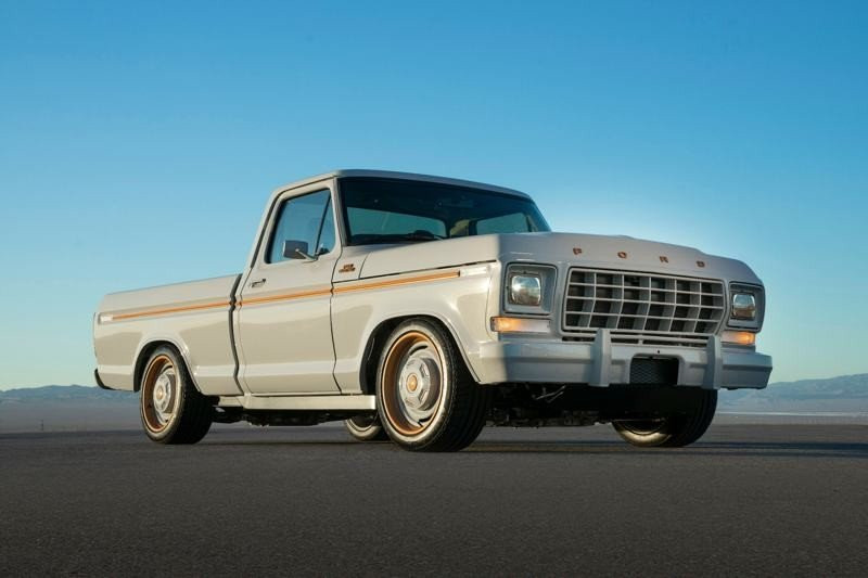 Ford F-100 Eluminator: Ένα ηλεκτροκίνητο φορτηγάκι με αισθητική '70s Ford F-100 Eluminator: Ένα ηλεκτροκίνητο φορτηγάκι με αισθητική '70s