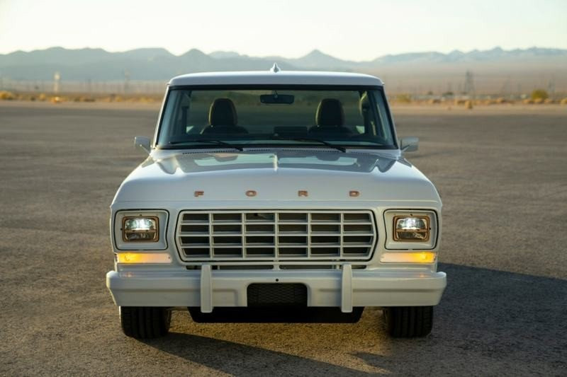 Ford F-100 Eluminator: Ένα ηλεκτροκίνητο φορτηγάκι με αισθητική '70s Ford F-100 Eluminator: Ένα ηλεκτροκίνητο φορτηγάκι με αισθητική '70s