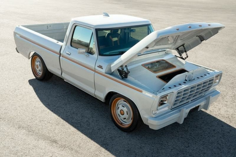 Ford F-100 Eluminator: Ένα ηλεκτροκίνητο φορτηγάκι με αισθητική '70s Ford F-100 Eluminator: Ένα ηλεκτροκίνητο φορτηγάκι με αισθητική '70s