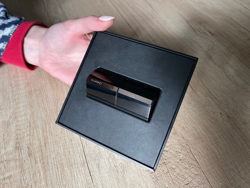 HUAWEI FreeBuds Lipstick Review: Πολυτέλεια στο...κόκκινο HUAWEI FreeBuds Lipstick Review: Πολυτέλεια στο...κόκκινο
