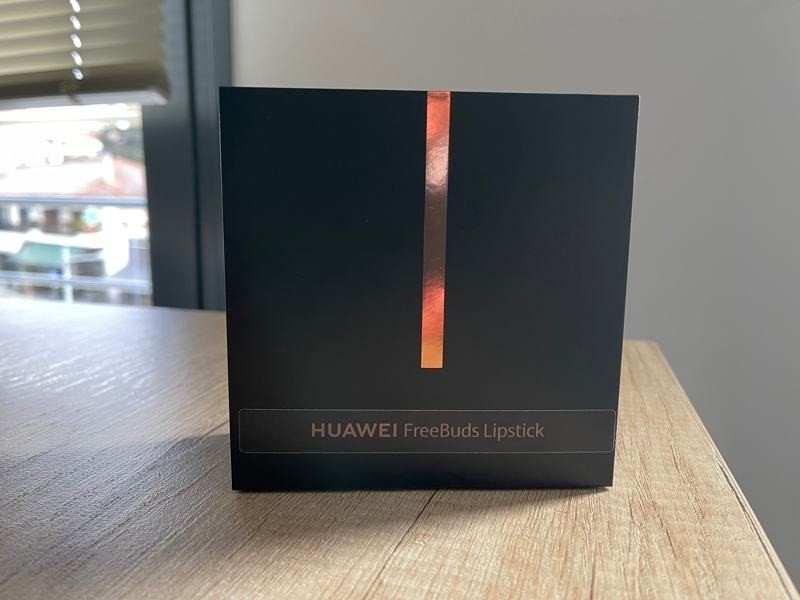 HUAWEI FreeBuds Lipstick Review: Πολυτέλεια στο...κόκκινο HUAWEI FreeBuds Lipstick Review: Πολυτέλεια στο...κόκκινο