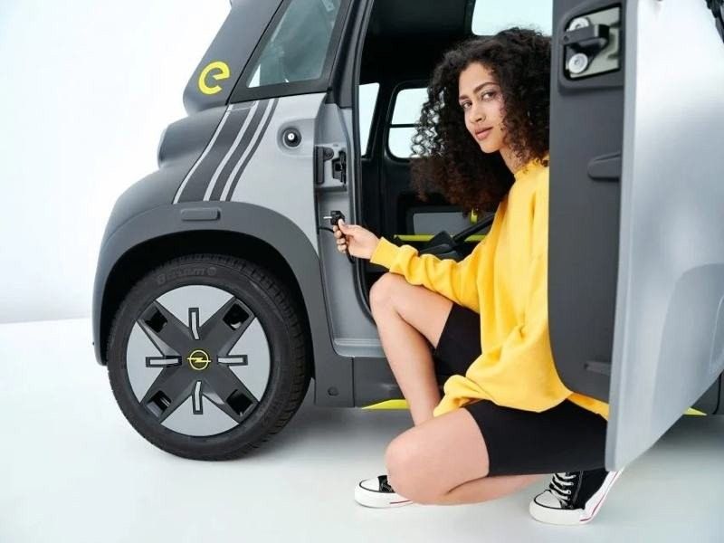 OPEL Rocks-e: Ένα ηλεκτρικό αυτοκίνητο ακόμα και για 15χρονους