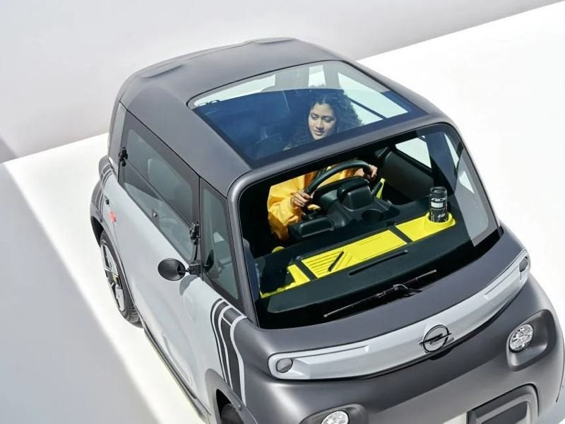 OPEL Rocks-e: Ένα ηλεκτρικό αυτοκίνητο ακόμα και για 15χρονους OPEL Rocks-e: Ένα ηλεκτρικό αυτοκίνητο ακόμα και για 15χρονους