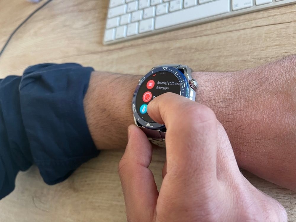 HUAWEI Watch Ultimate Review: Ένα κόσμημα με εξαιρετικές επιδόσεις HUAWEI Watch Ultimate Review: Ένα κόσμημα με εξαιρετικές επιδόσεις